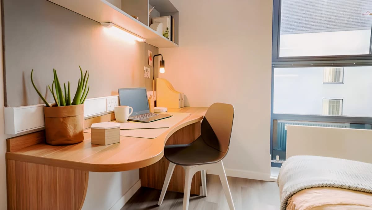 iQ Sterling Court image