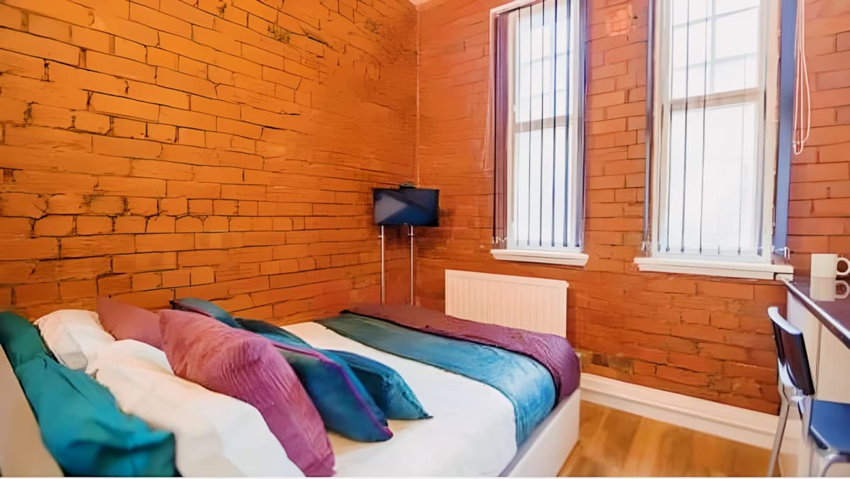 Classic Room (Stilted Bed)