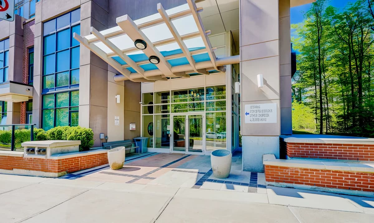 Centro(25 Town Centre Court & 190 Borough Dr) image 2