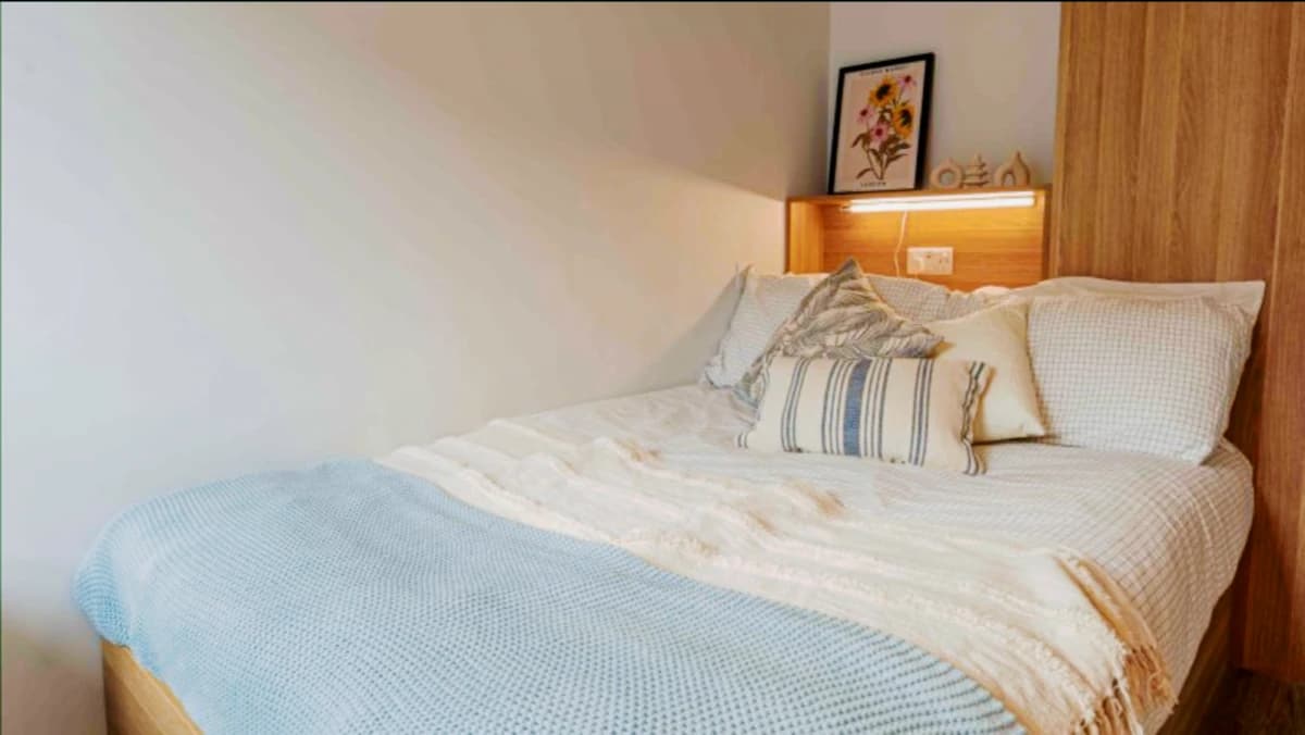 iQ Sterling Court image