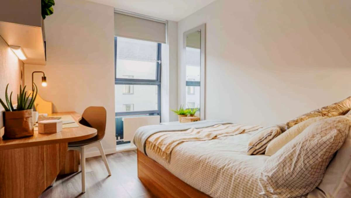 iQ Sterling Court image