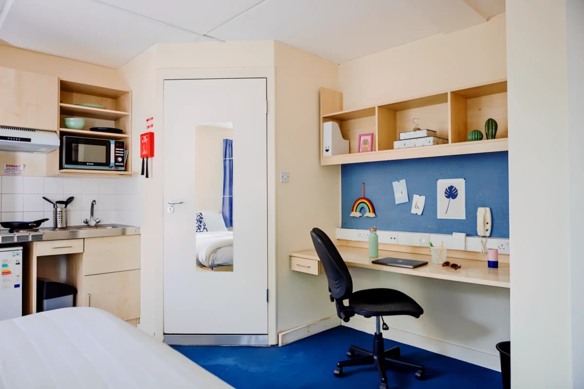 GoBritanya McMillan Residence image