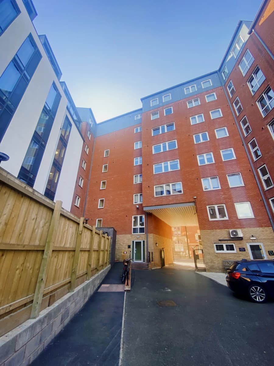 iQ Grosvenor House image 2