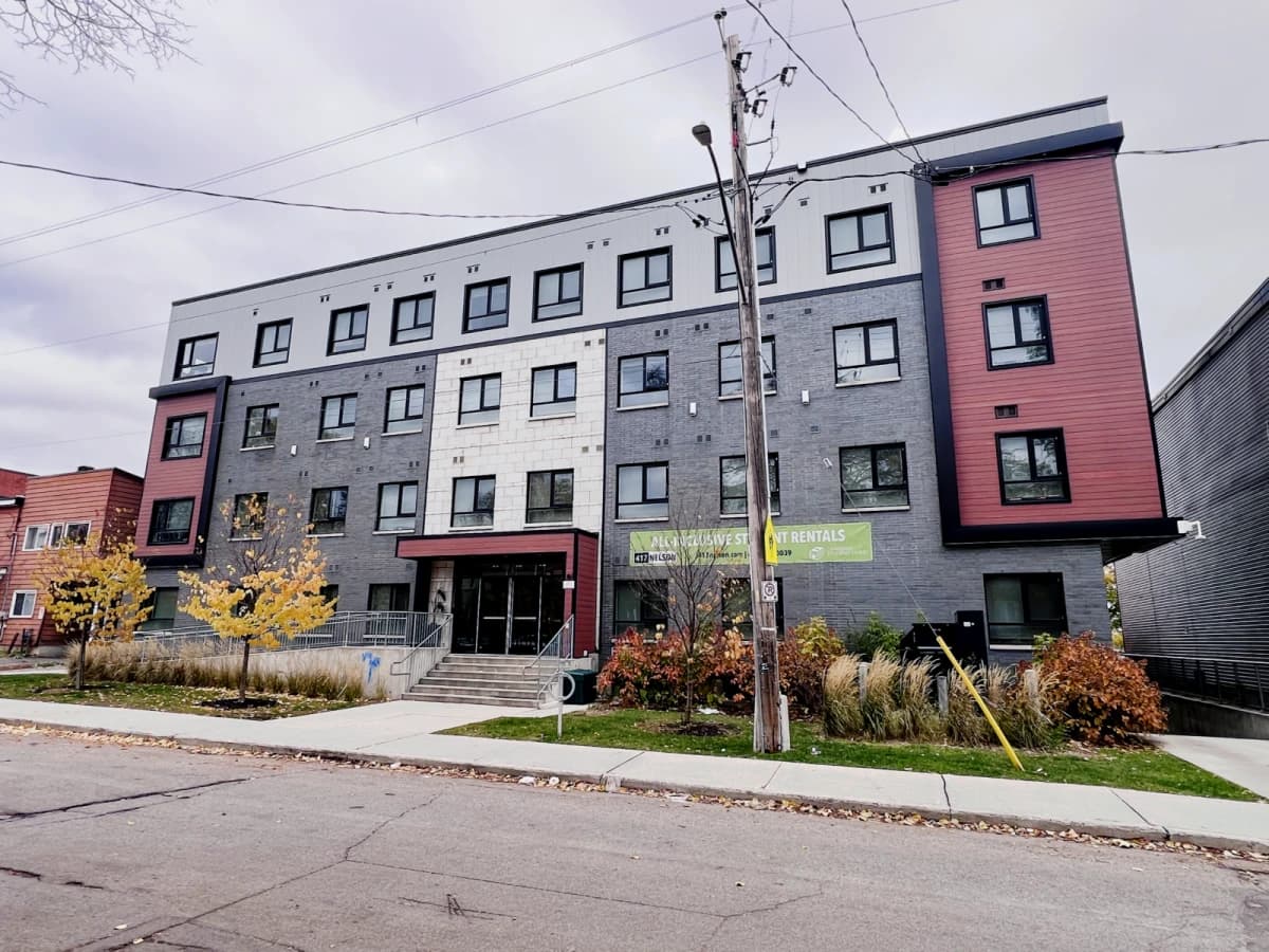417 Nelson image 3