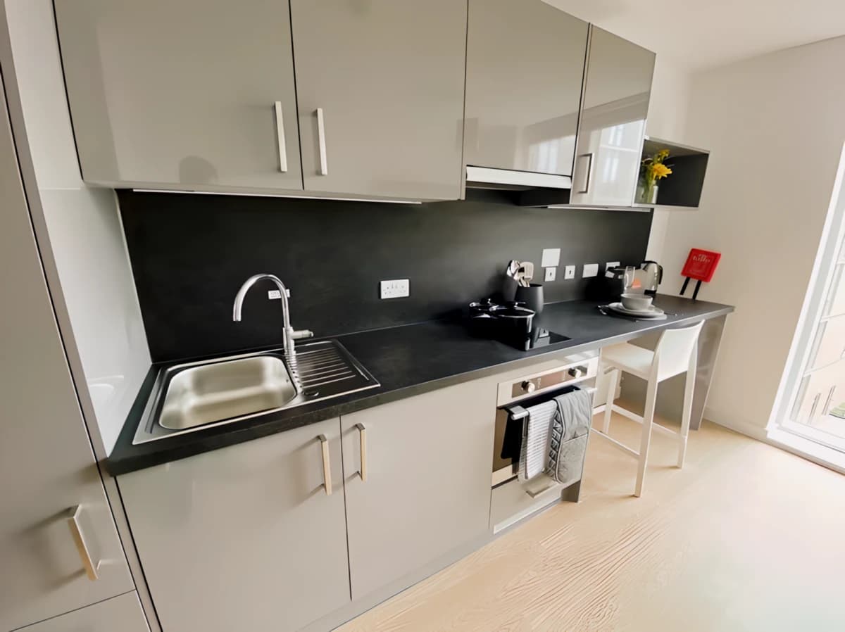 The Oaks image