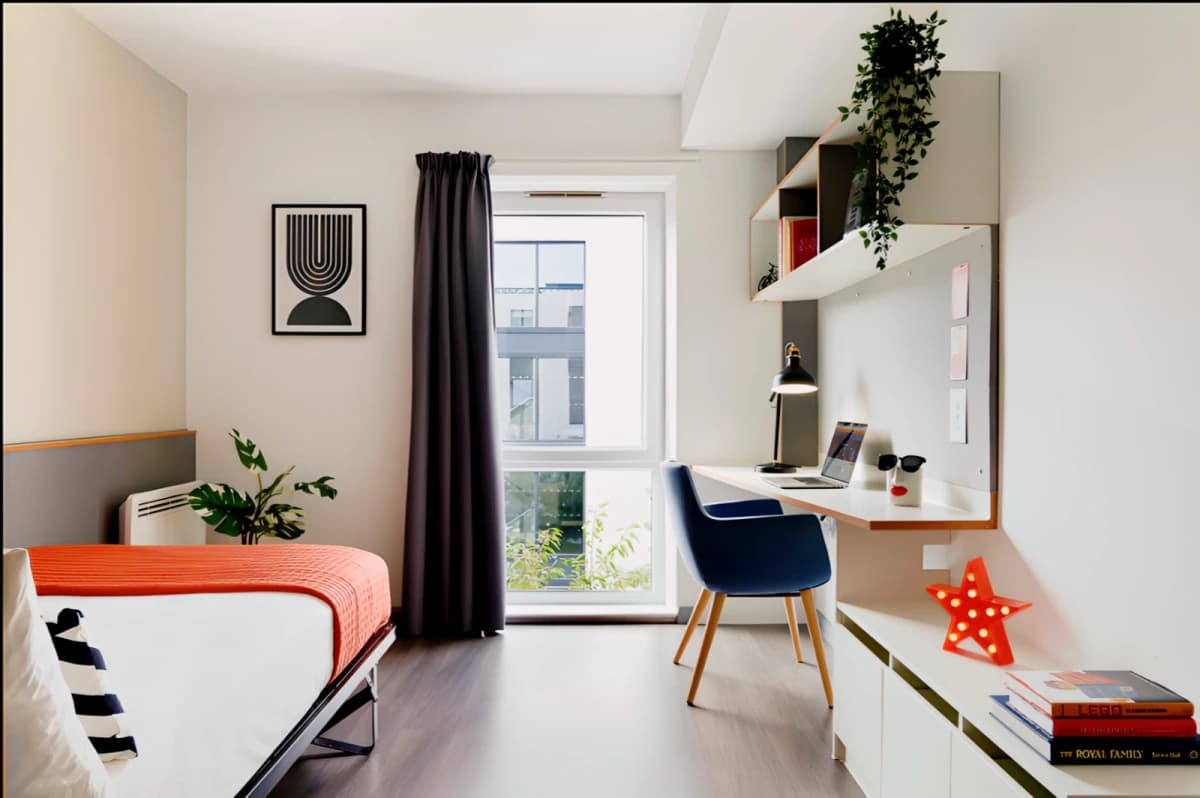 Hampton Square image 5