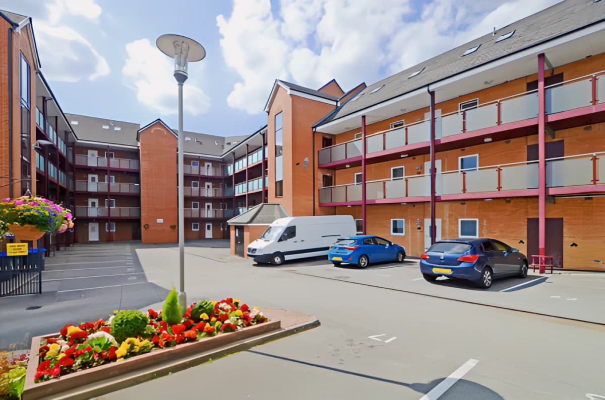Hassells Bridge Apartments image 3