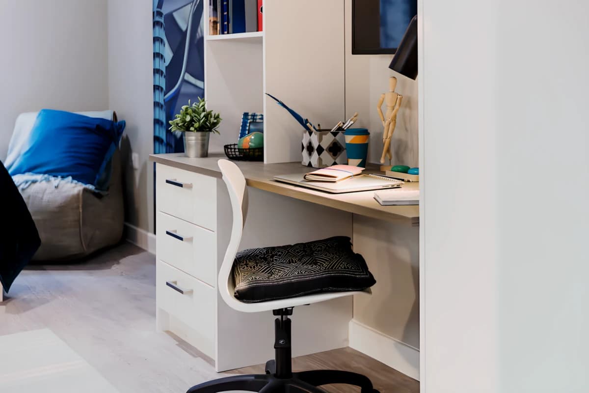 Premium Bigger Studio