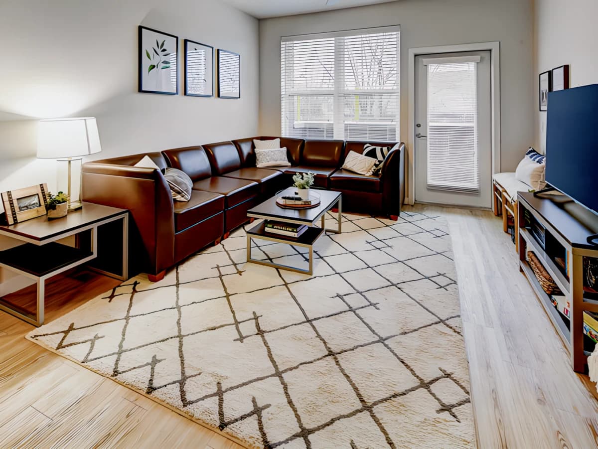 2125 Franklin image