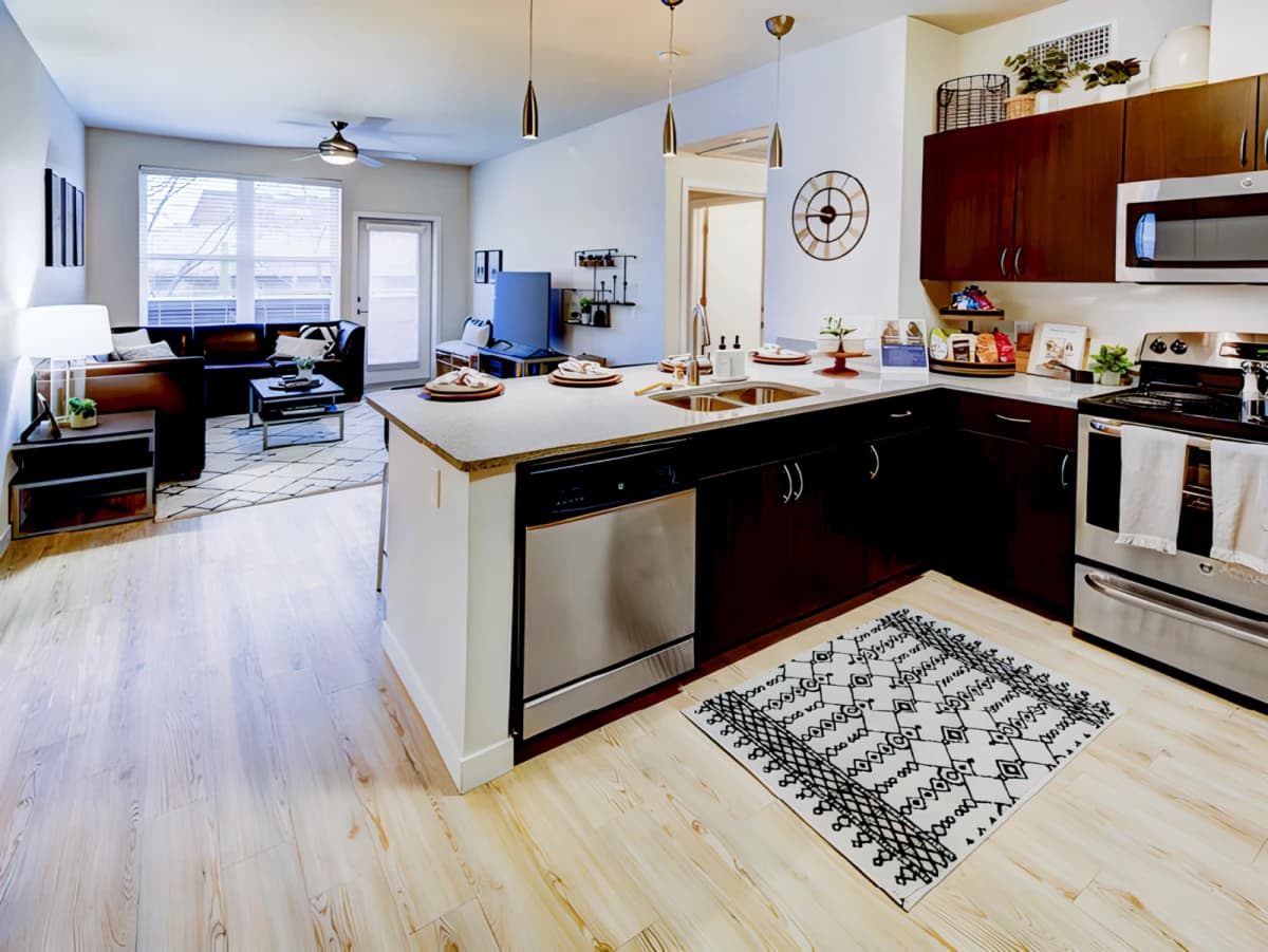 2125 Franklin image