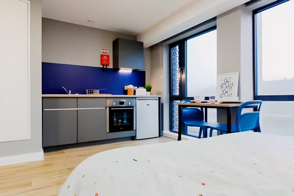 Premium Riverview Studio