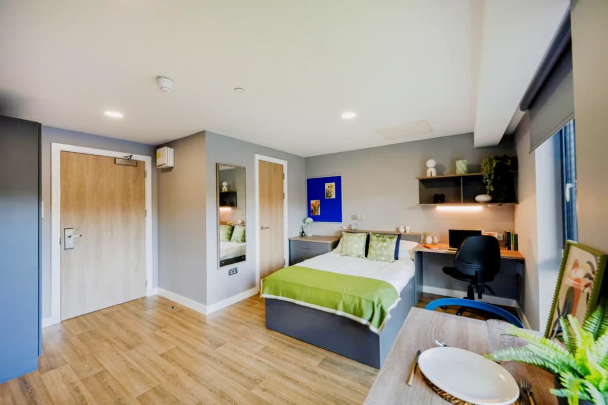 Premium Riverview Studio