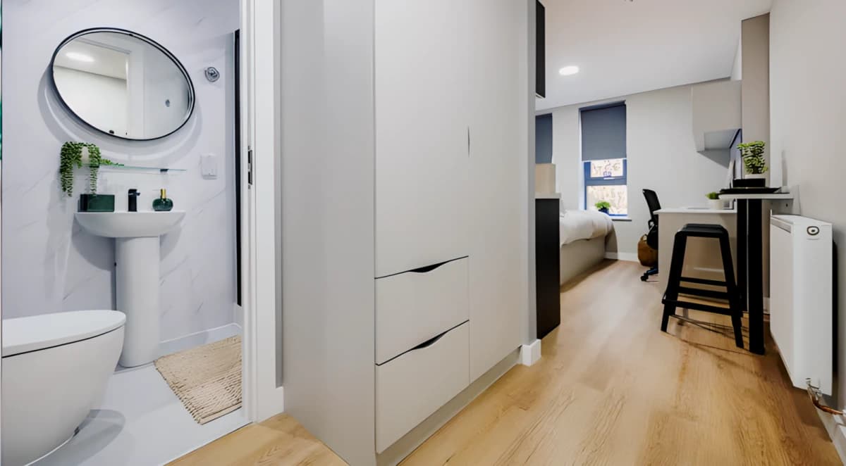 Clyde Court image