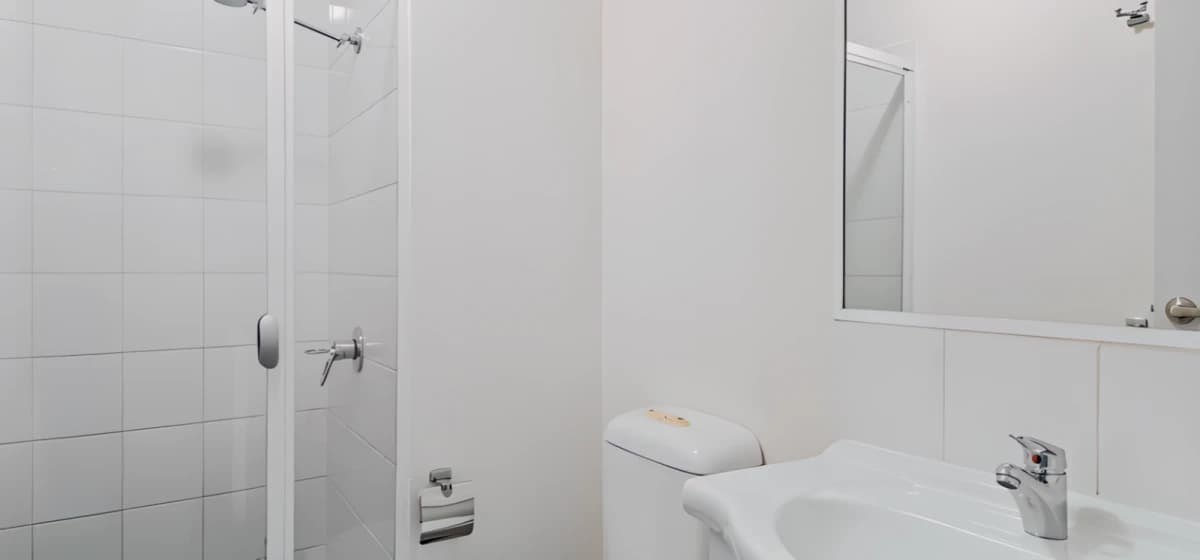 Student Living on Lonsdale image