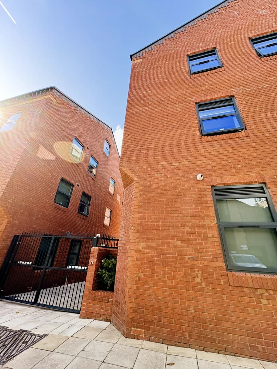 Headrow Court image 4