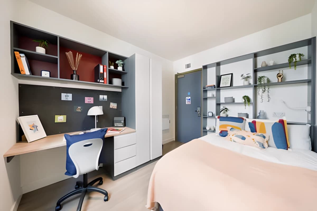 Canvas Capital House image