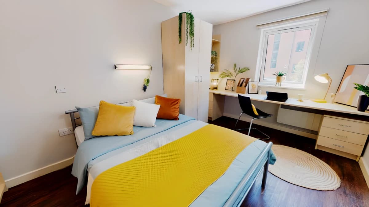 Gold En Suite Plus