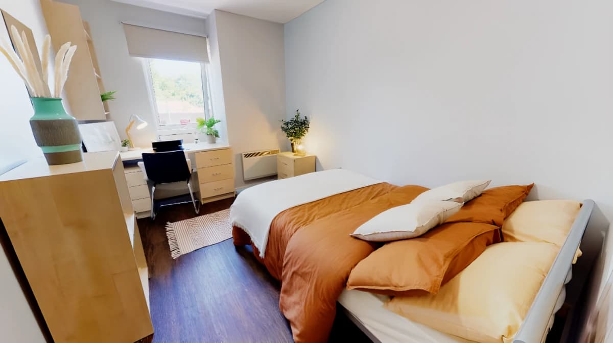 Silver En Suite Plus