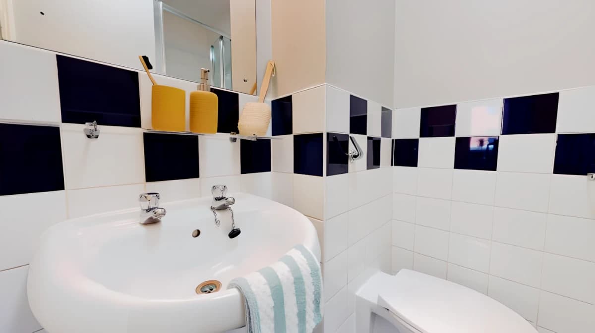 iQ Fiveways House image