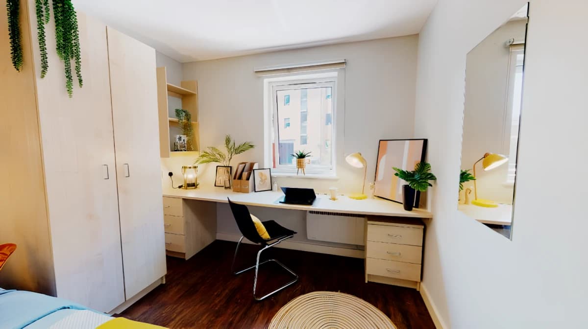 iQ Fiveways House image