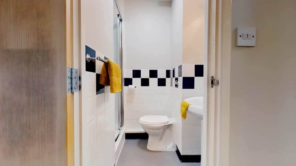 iQ Fiveways House image