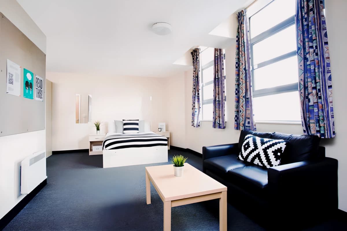 Magnet Court image
