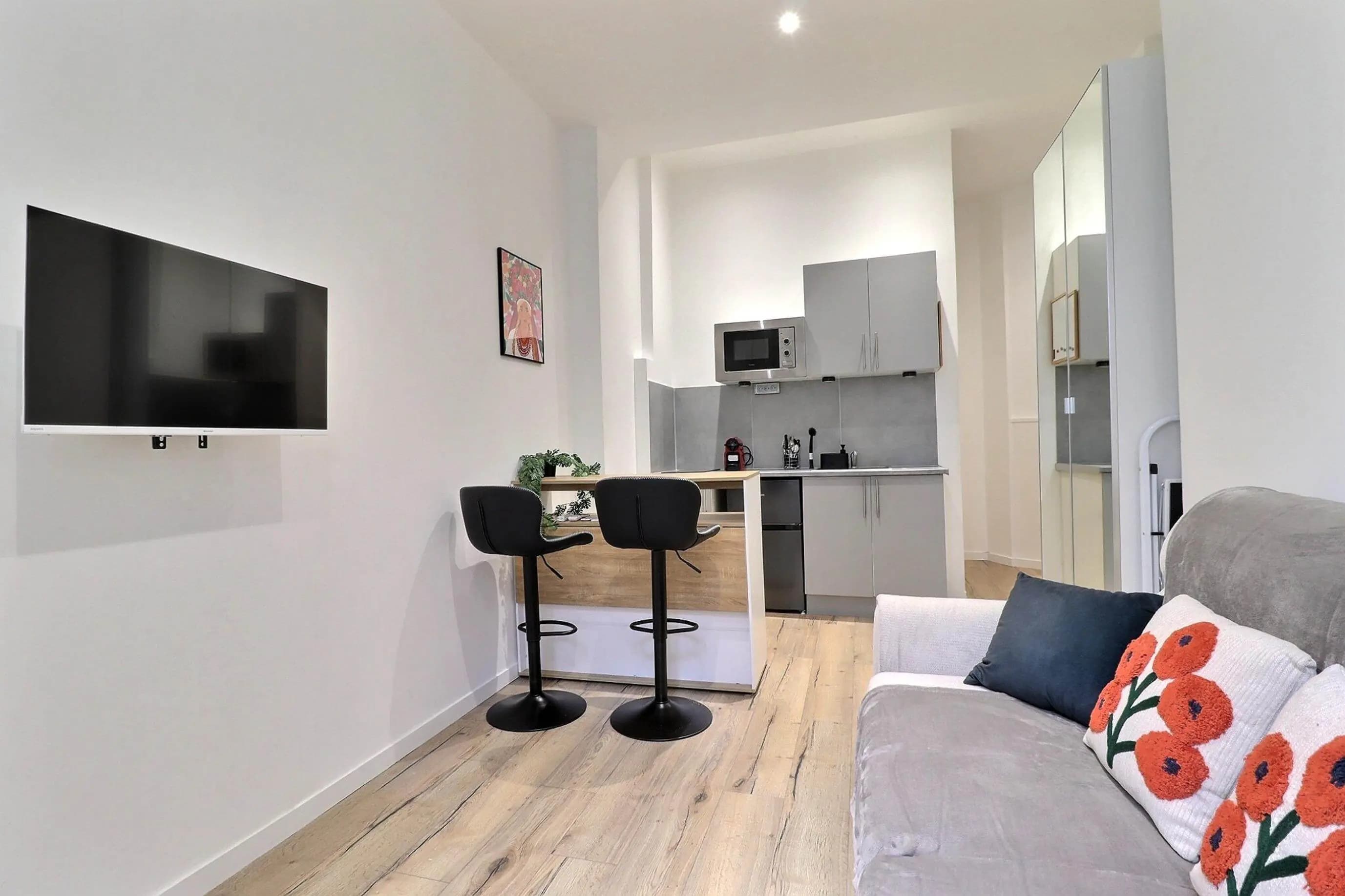 studio in Bastille   République area