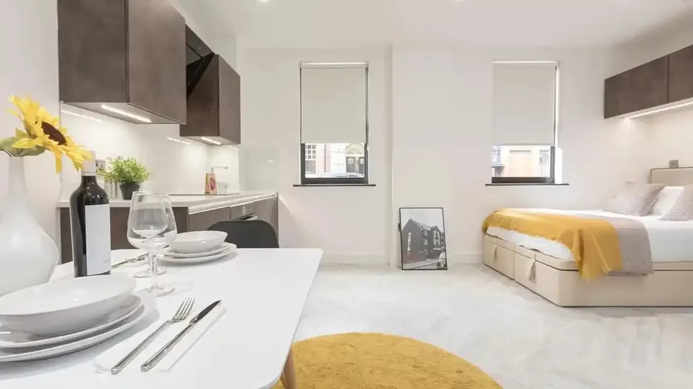 Large Studio Apartment - Amenities
