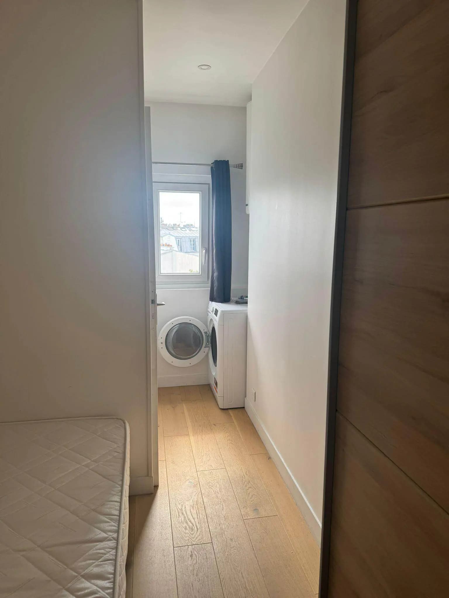PARIS 11e·27m²·F2·Appartement·With furniture
