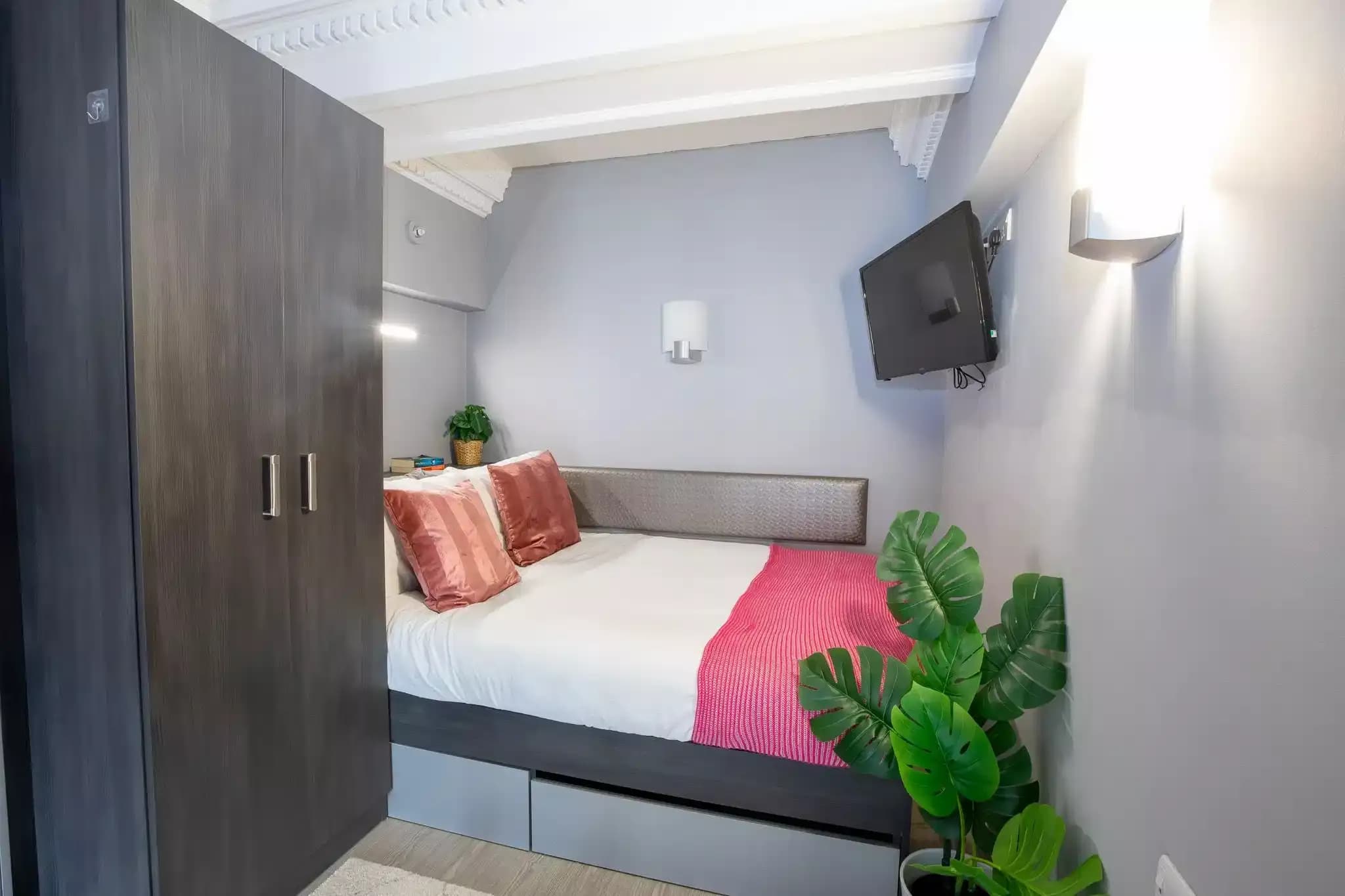 Bronze Mezzanine Apartment - Bedroom