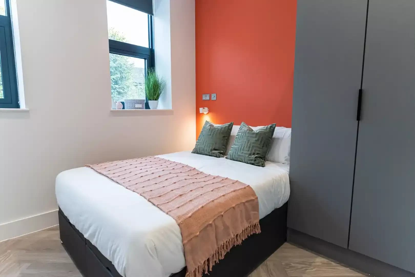 1 Bed - Large - Bedroom