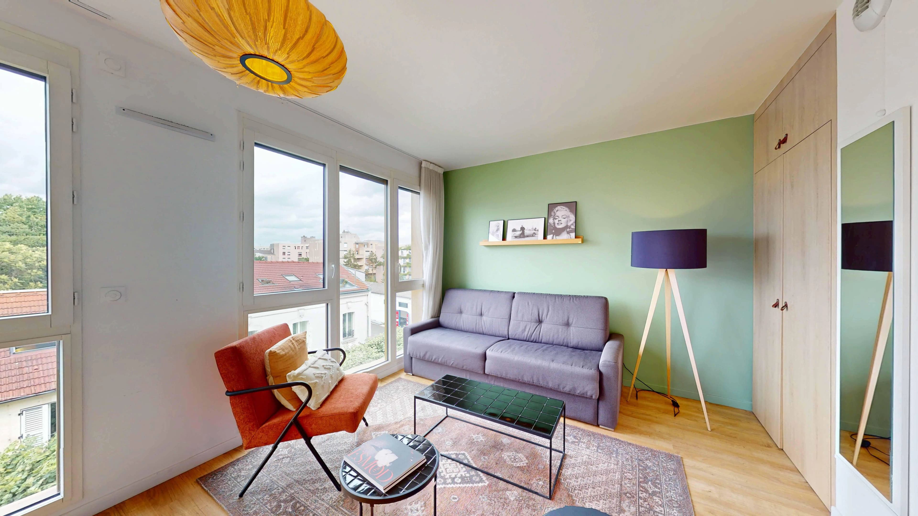 studio near rue Lénine