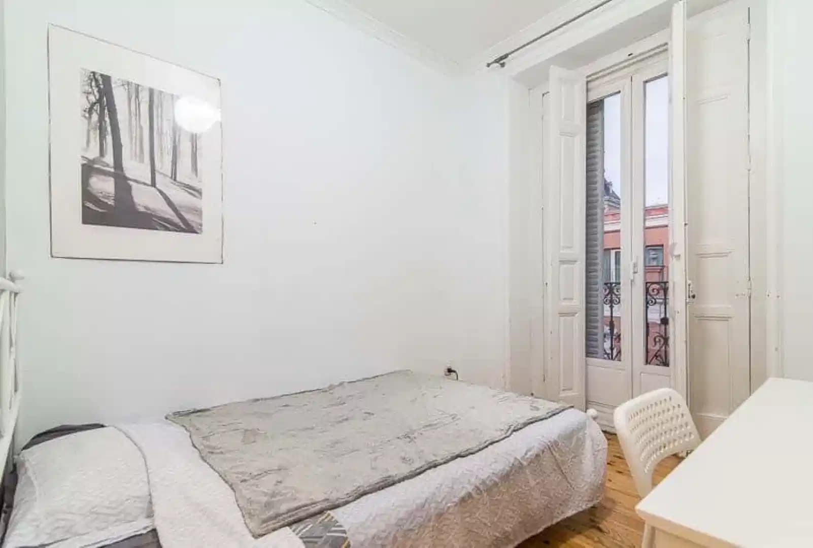 #88547: Room in a 6 Bedroom 2 Bathroom (Calle Del Duque De Rivas) - Bedroom