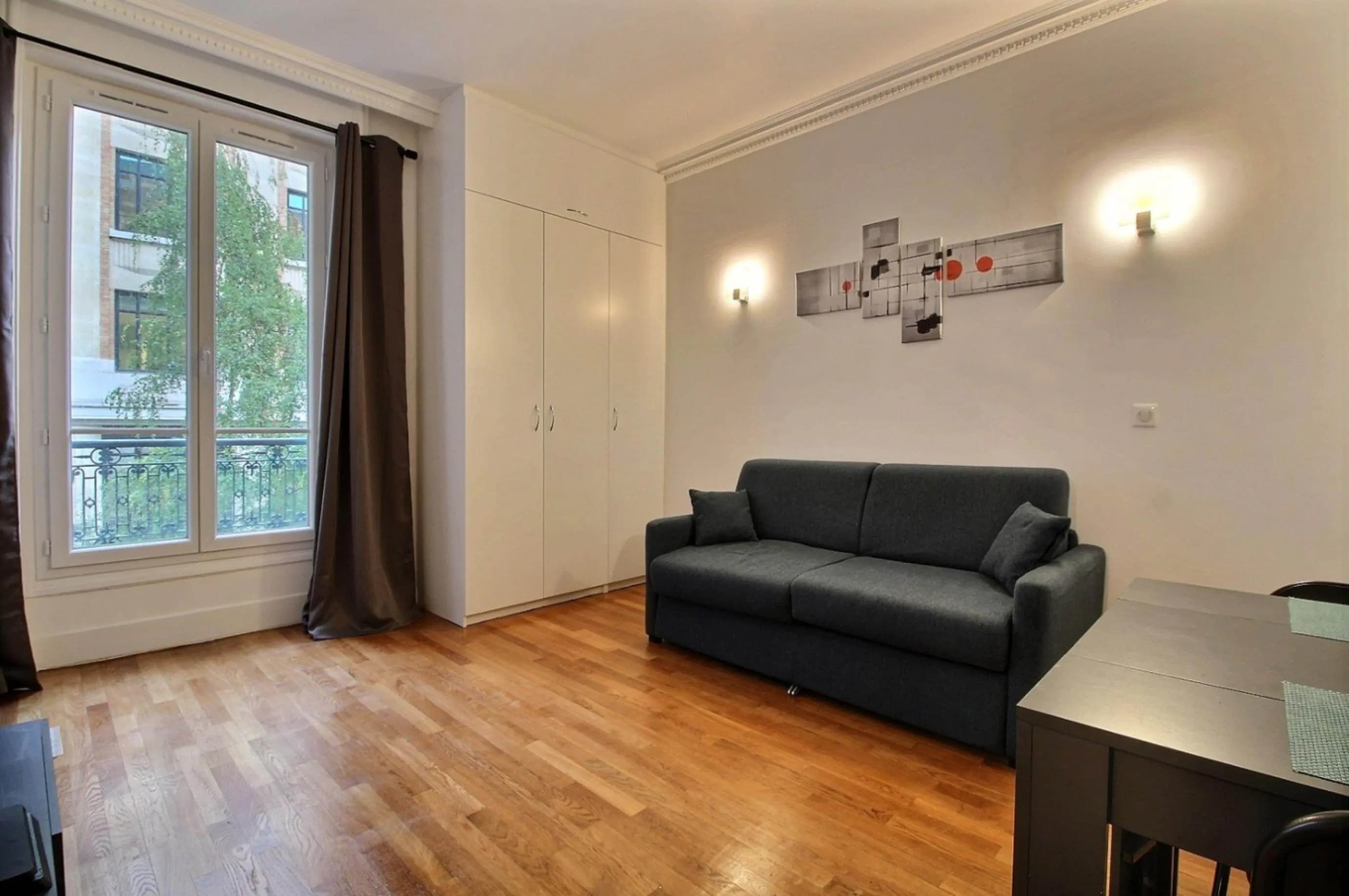 studio in 8th arrondissement, Paris