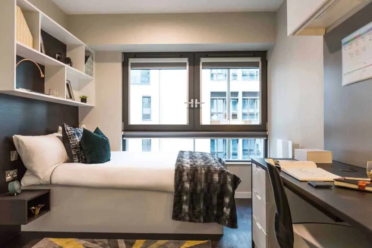 Silver Studio Mid Level - Bedroom