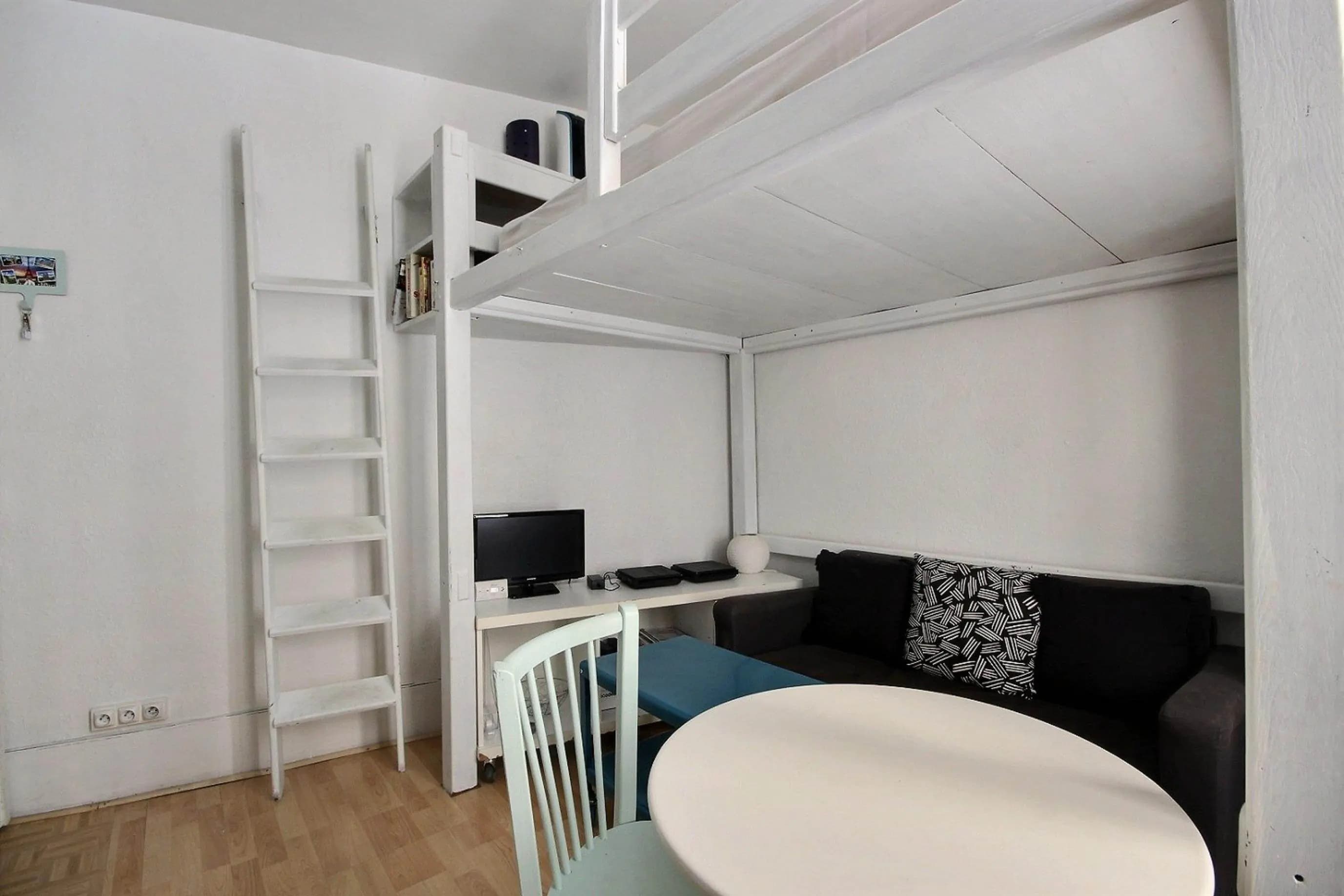 studio in 3rd arrondissement, Temple