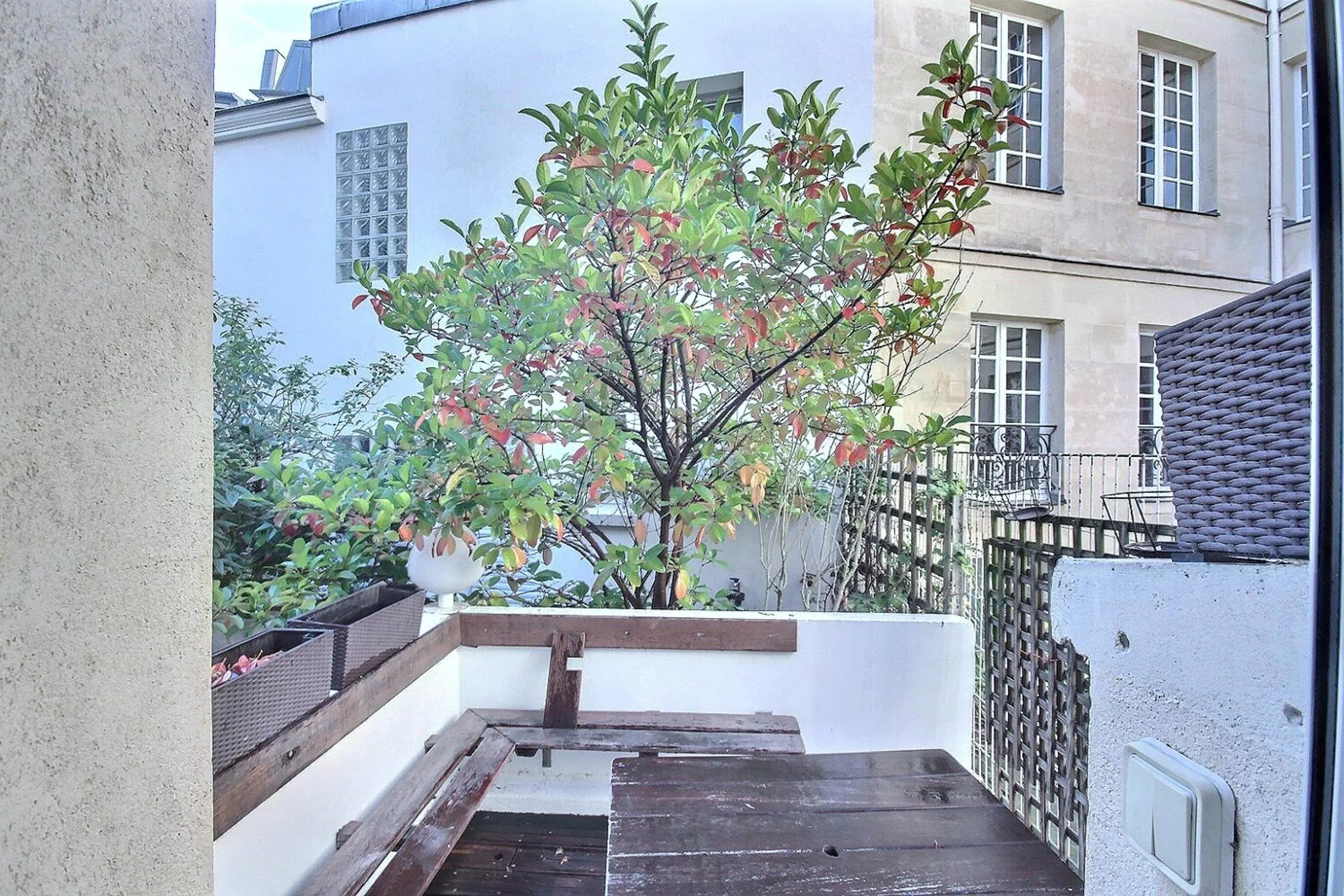 studio in 5e   Pantheon   Latin Quarter