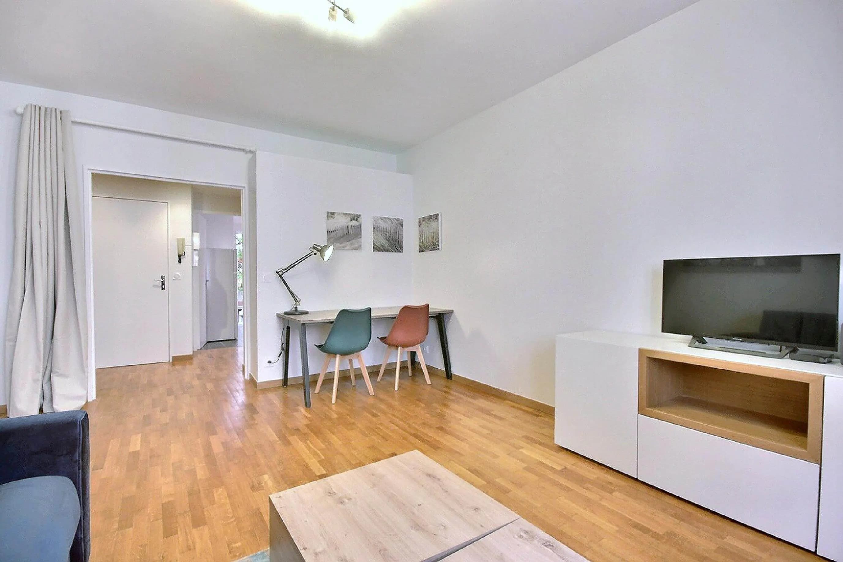 studio in 5e   Pantheon   Latin Quarter