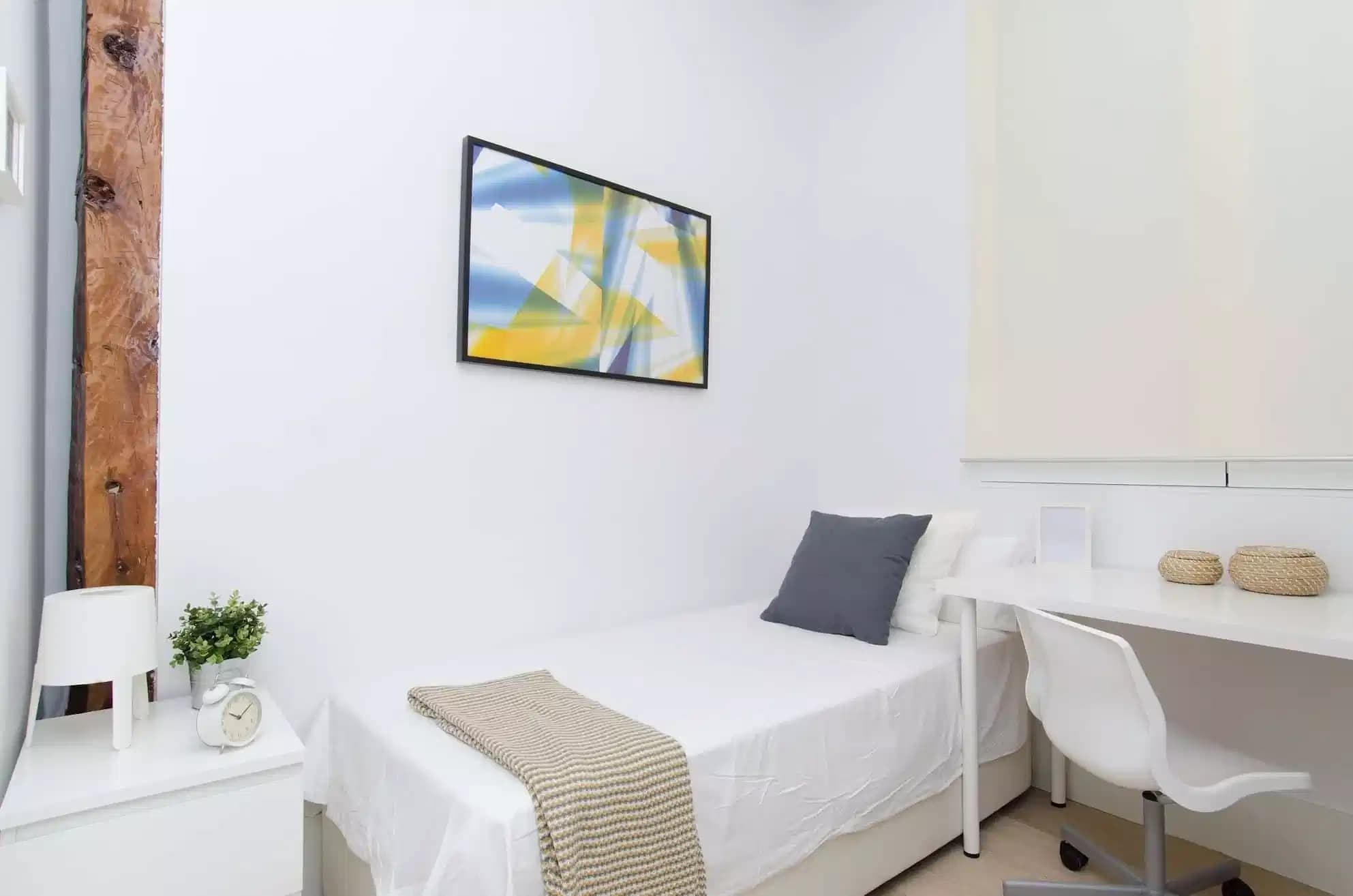 #159765: Room in a 5 Bedroom 3 Bathroom (Calle De Bordadores) - Bedroom