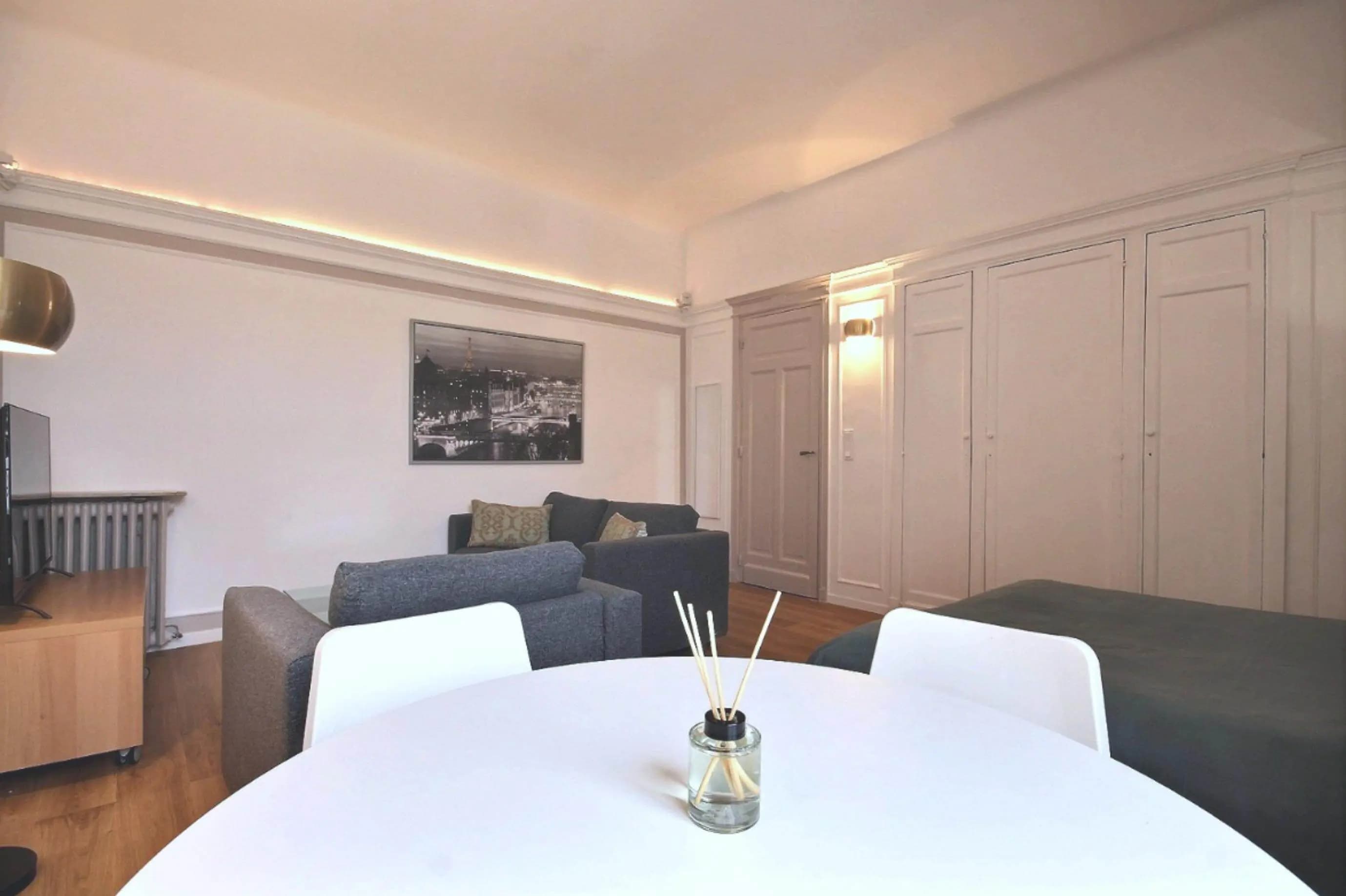 studio in 8th arrondissement, Paris