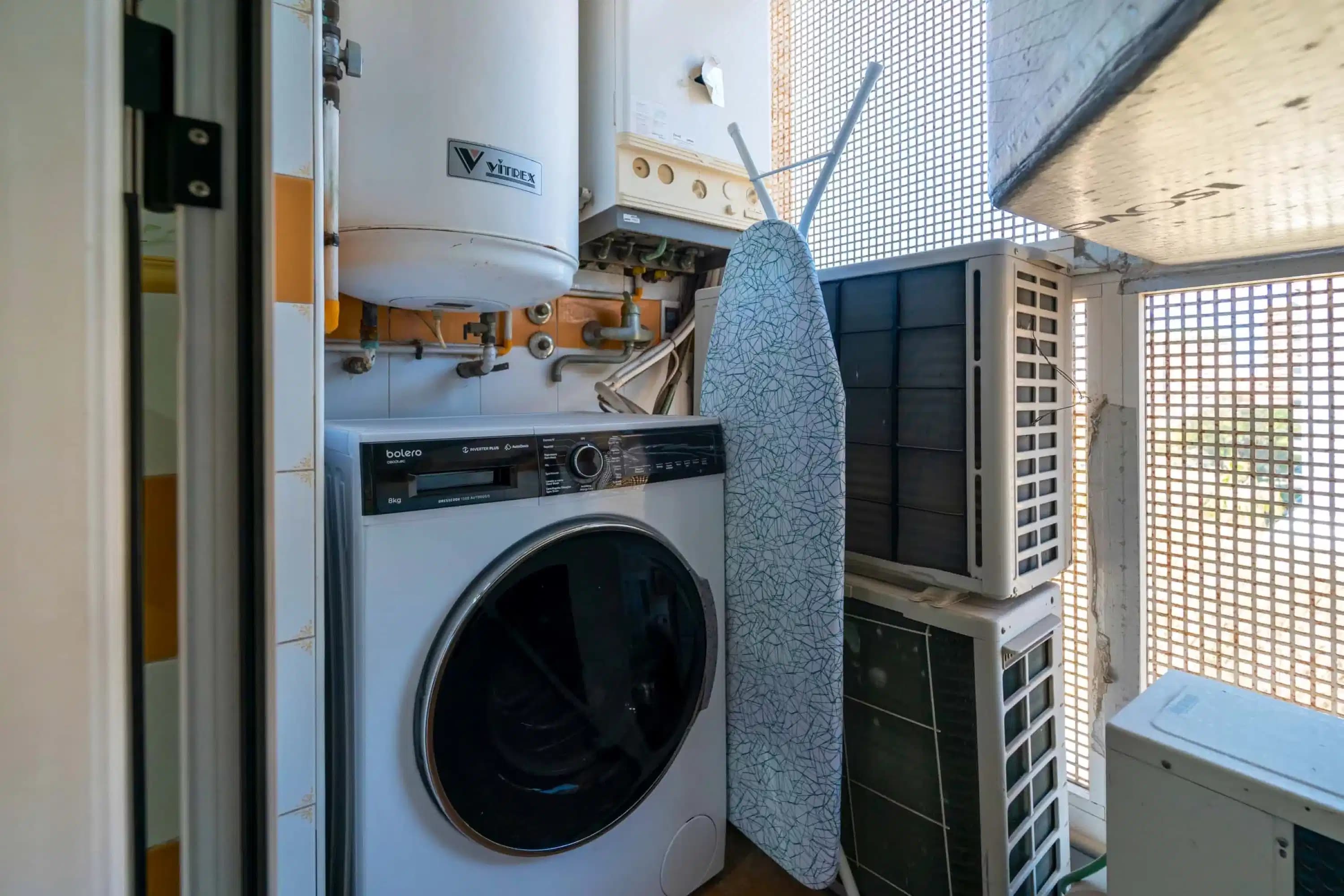#131423: Room in 7 Bedroom 2 Bathroom (Carrer Del Serpis) - Amenities