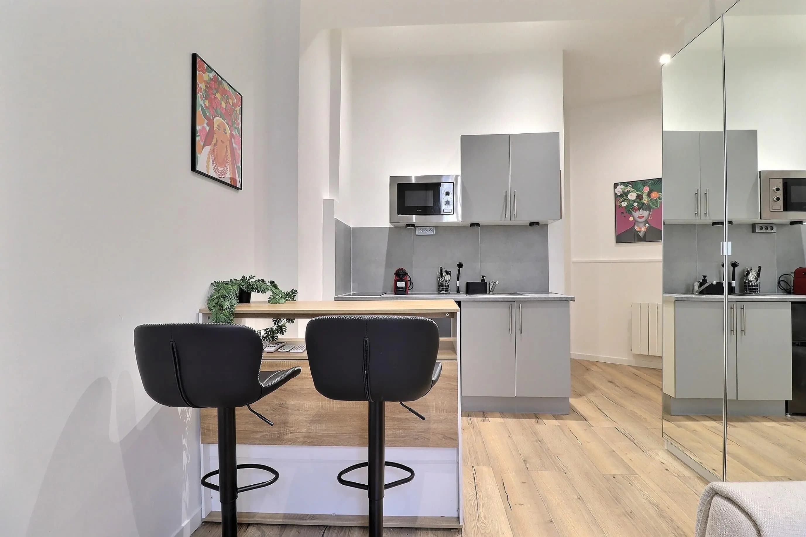 studio in Bastille   République area