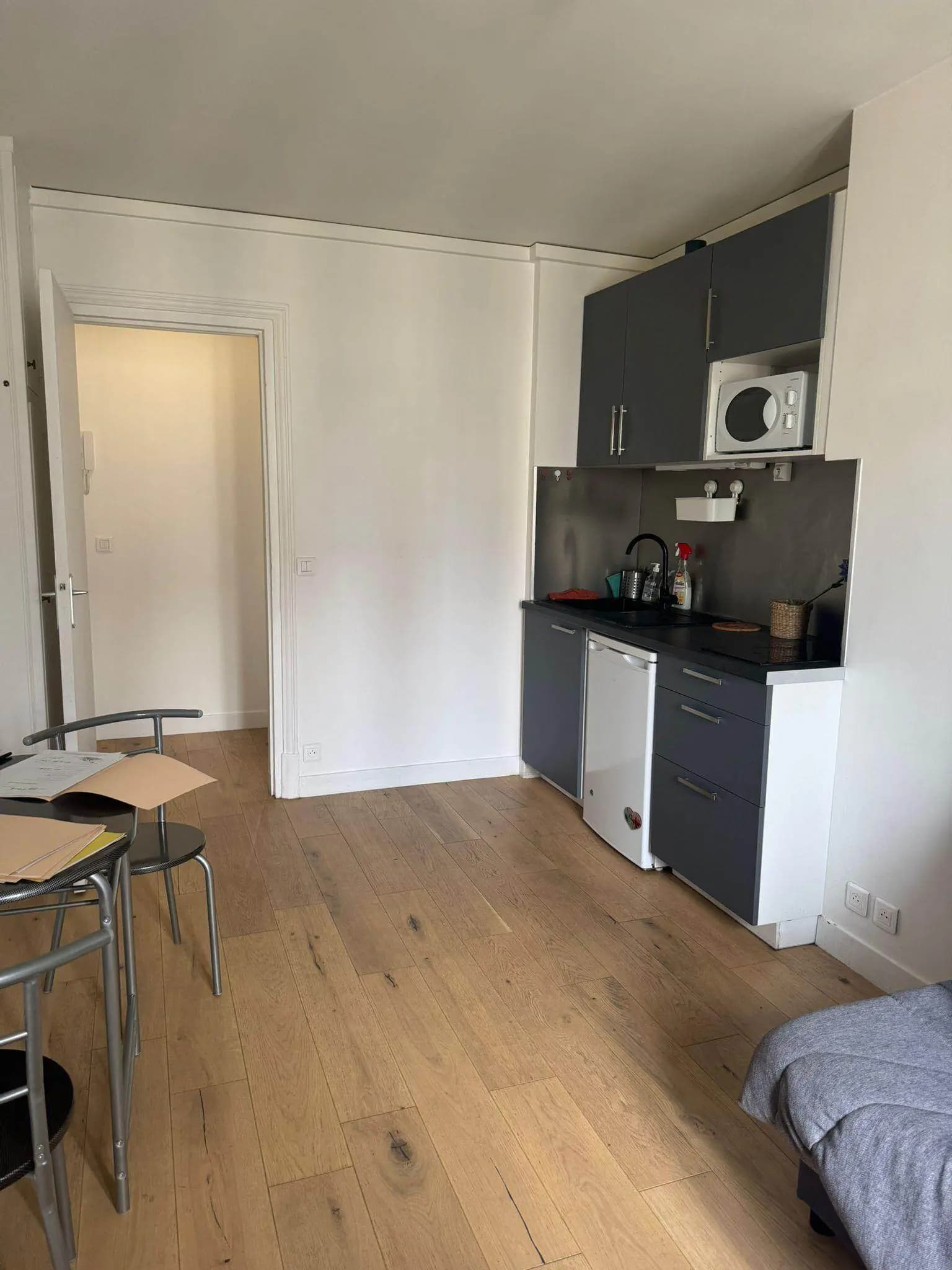 PARIS 11e·27m²·F2·Appartement·With furniture