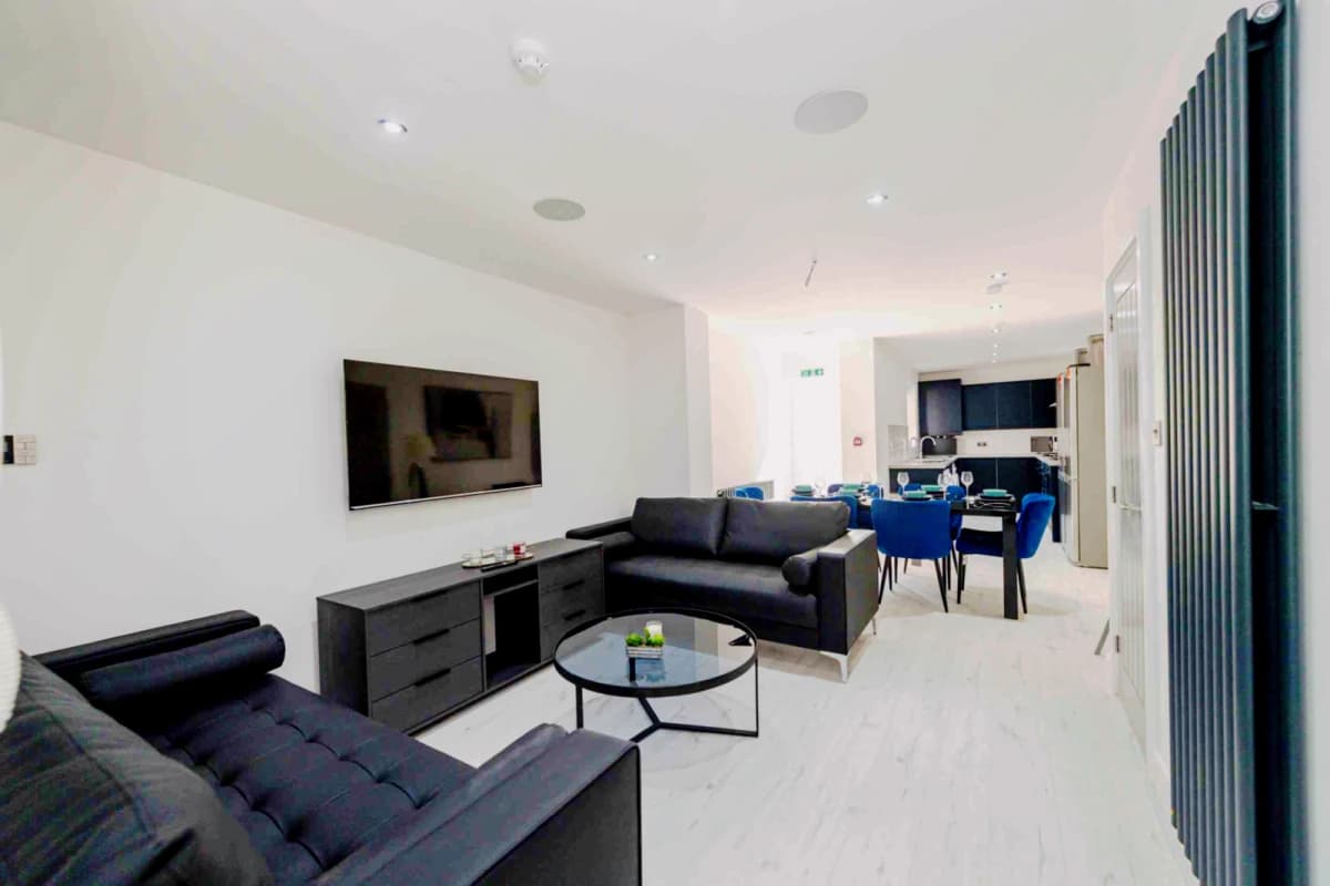 96 Blantyre Road, L15 image 2