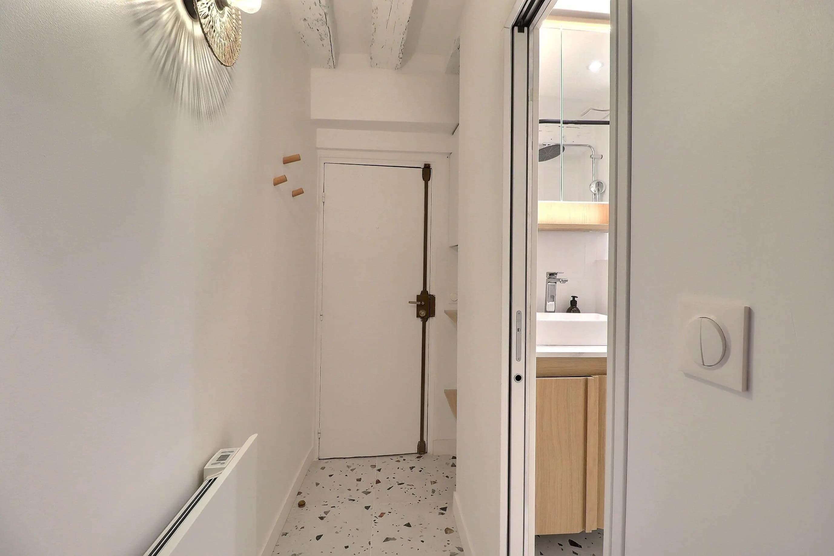 studio in 5e   Pantheon   Latin Quarter
