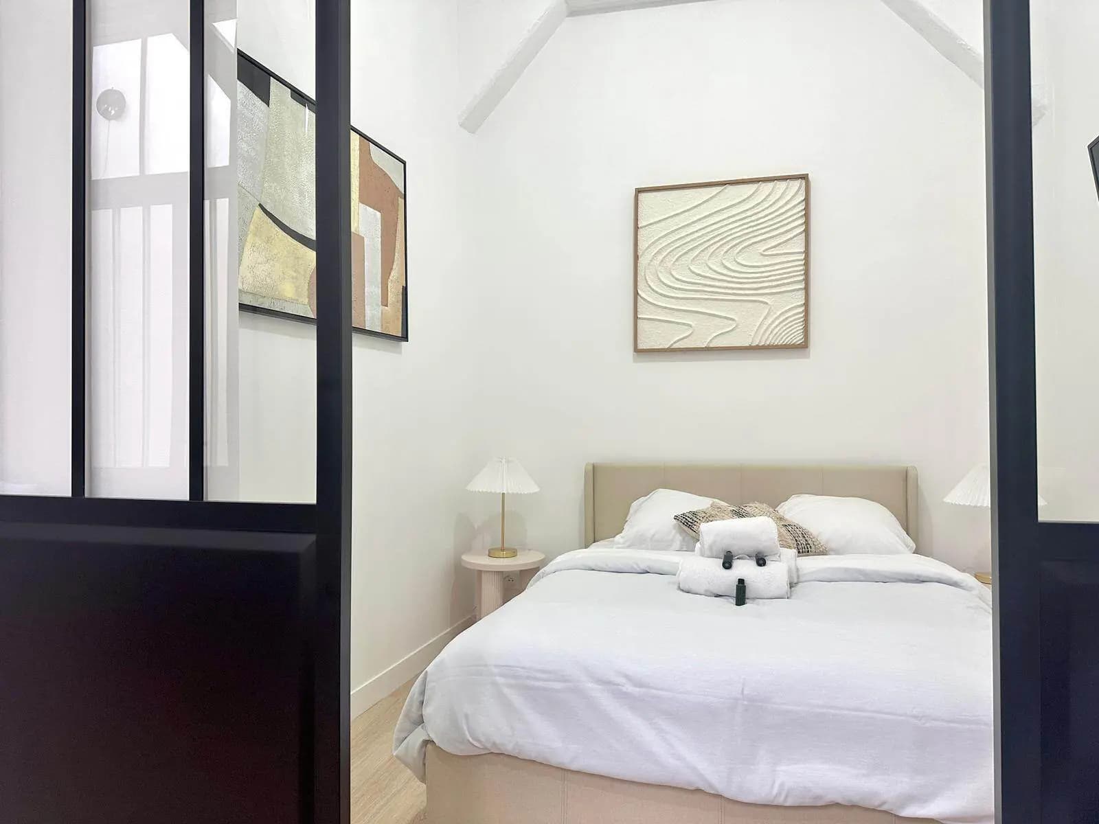 PARIS 9e·33m²·F2·Appartement·With furniture