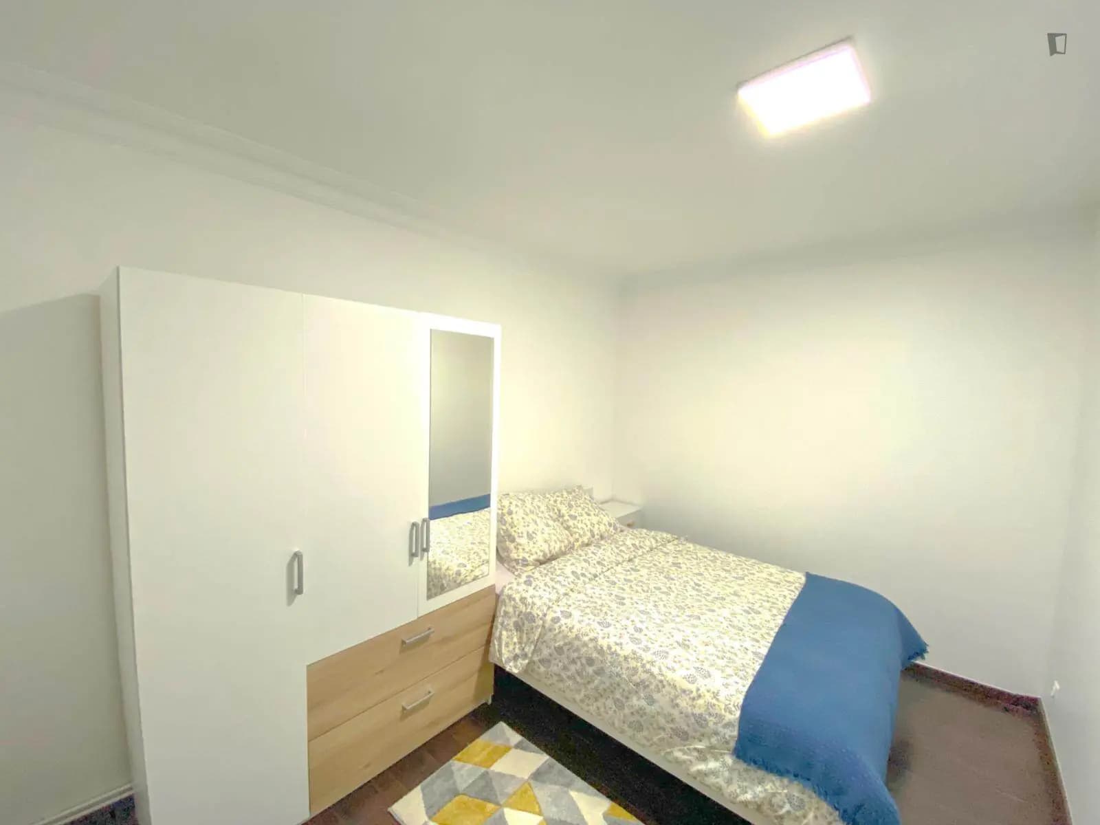 Spacious double bedroom in Rosny-sous-Bois