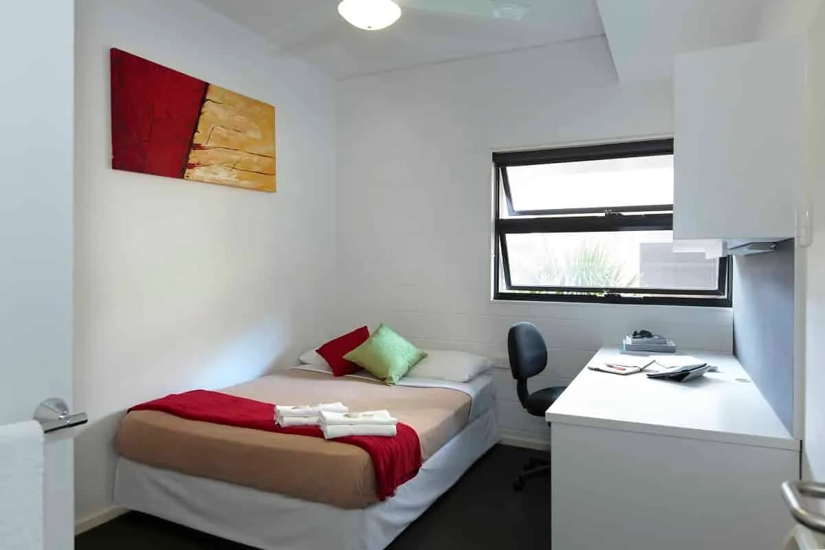 6 Bedroom Apartment - Bedroom