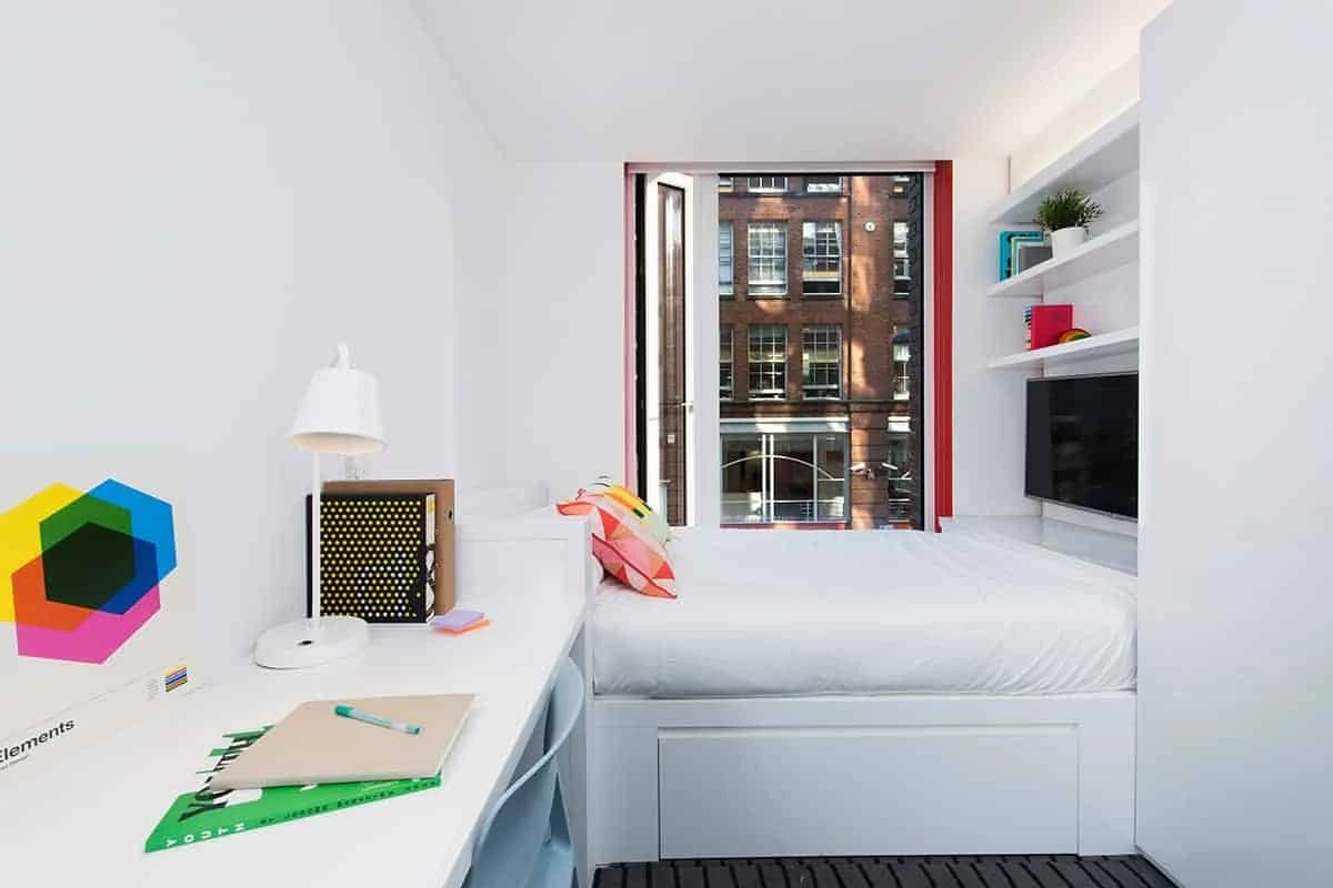 Standard Window Seat Ensuite - Bedroom