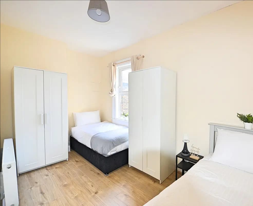 33 Clonmore Road